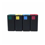 Jaka jest konstrukcja dużego kosza na śmieci na zewnątrz?